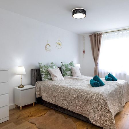 מונטבאור Schoenes, Modernes Apartment Mit Zwei Schlafzimmern - Zentral Mit Balkon Fuer 6 Personen מראה חיצוני תמונה