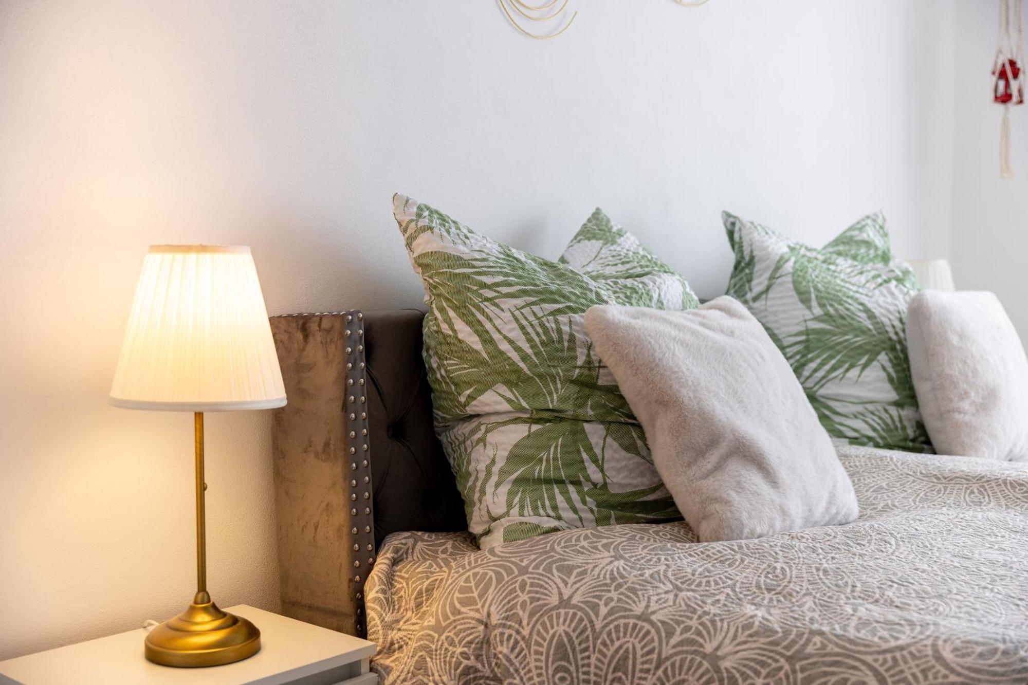 מונטבאור Schoenes, Modernes Apartment Mit Zwei Schlafzimmern - Zentral Mit Balkon Fuer 6 Personen מראה חיצוני תמונה