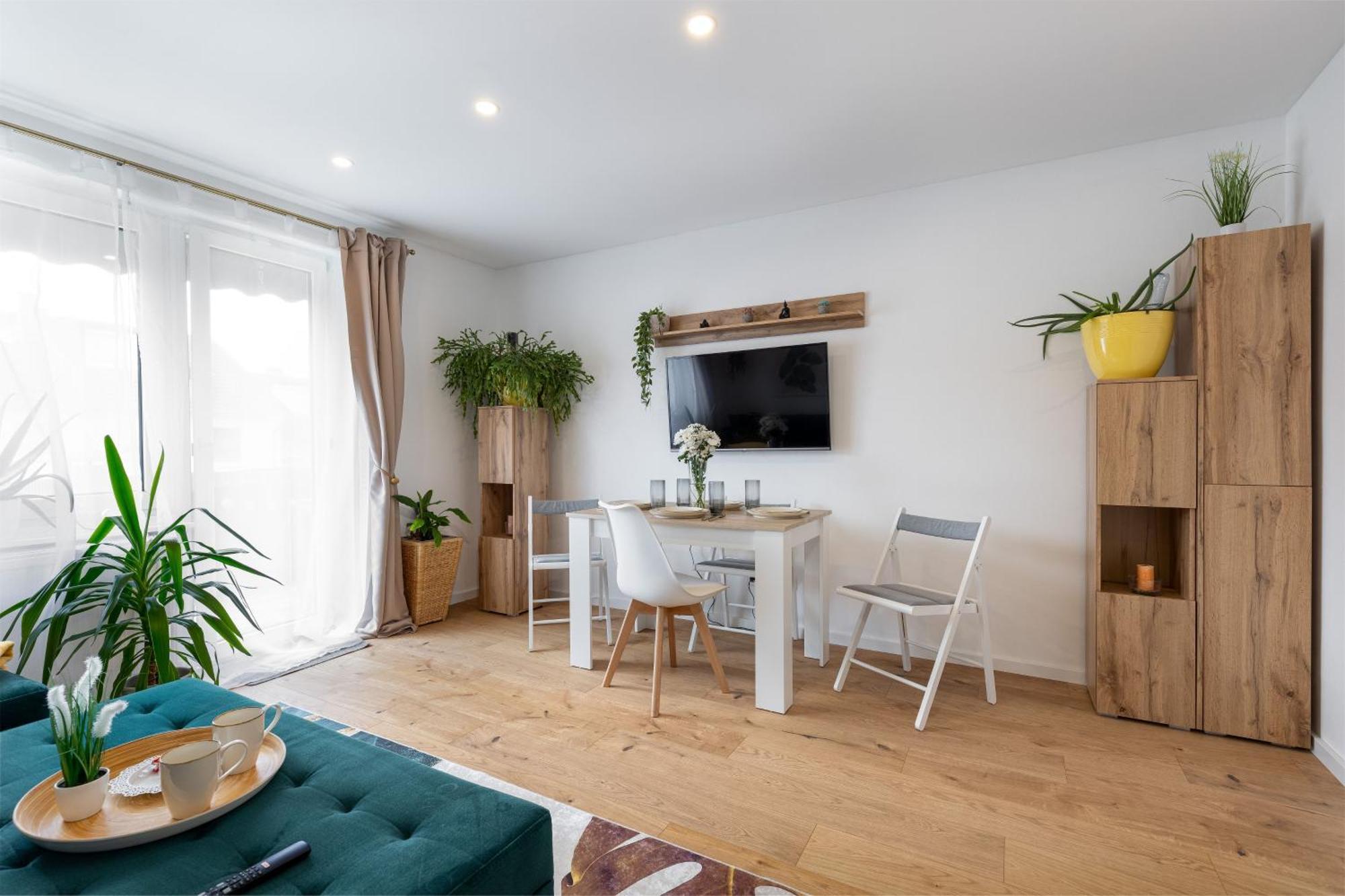 מונטבאור Schoenes, Modernes Apartment Mit Zwei Schlafzimmern - Zentral Mit Balkon Fuer 6 Personen מראה חיצוני תמונה