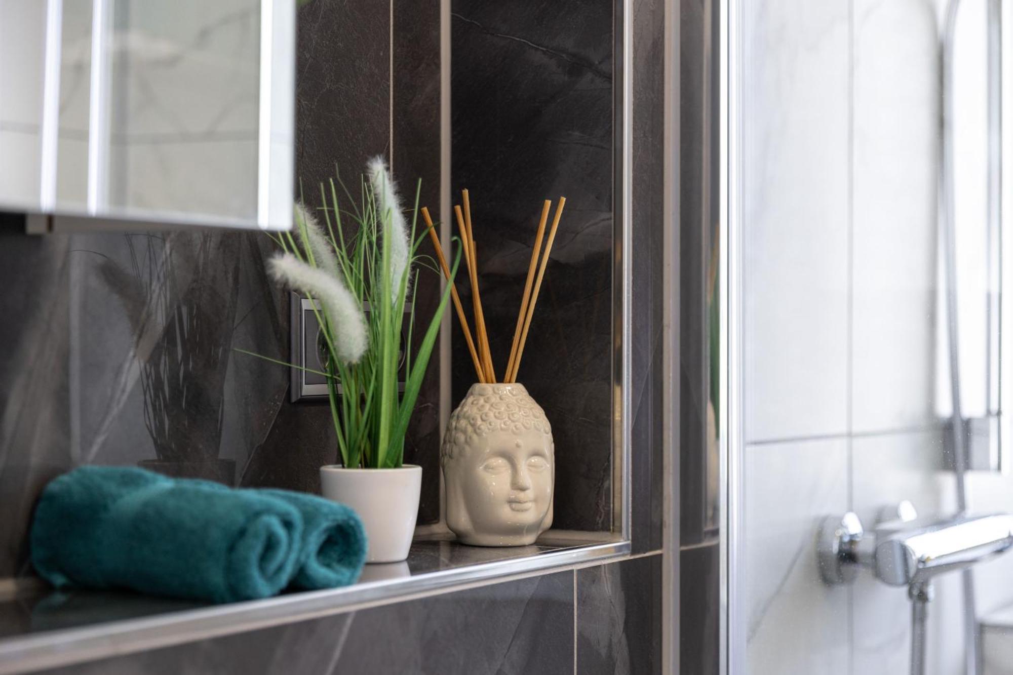 מונטבאור Schoenes, Modernes Apartment Mit Zwei Schlafzimmern - Zentral Mit Balkon Fuer 6 Personen מראה חיצוני תמונה