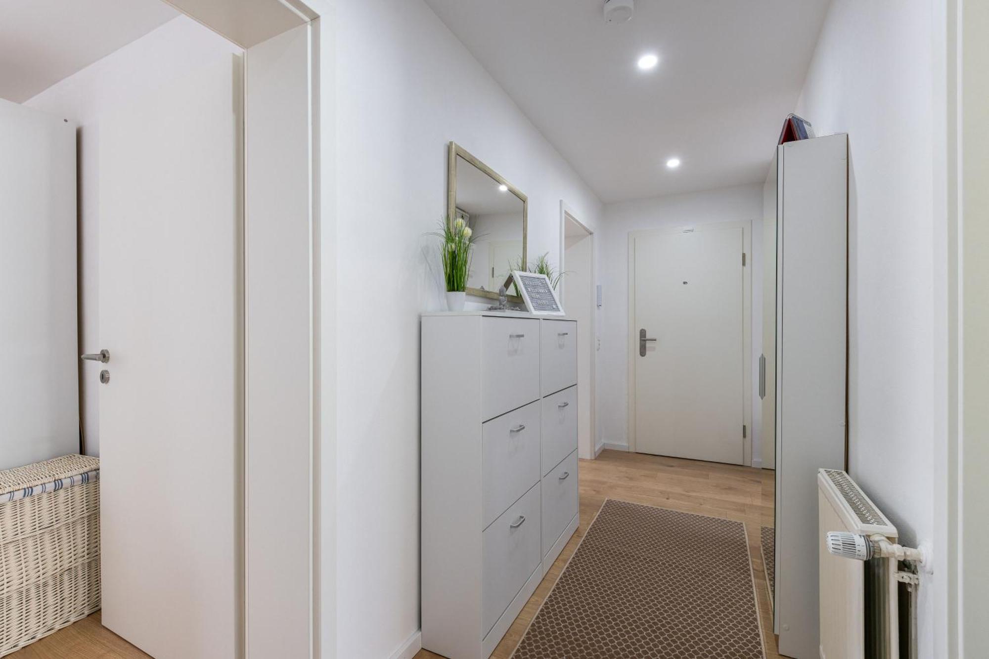 מונטבאור Schoenes, Modernes Apartment Mit Zwei Schlafzimmern - Zentral Mit Balkon Fuer 6 Personen מראה חיצוני תמונה