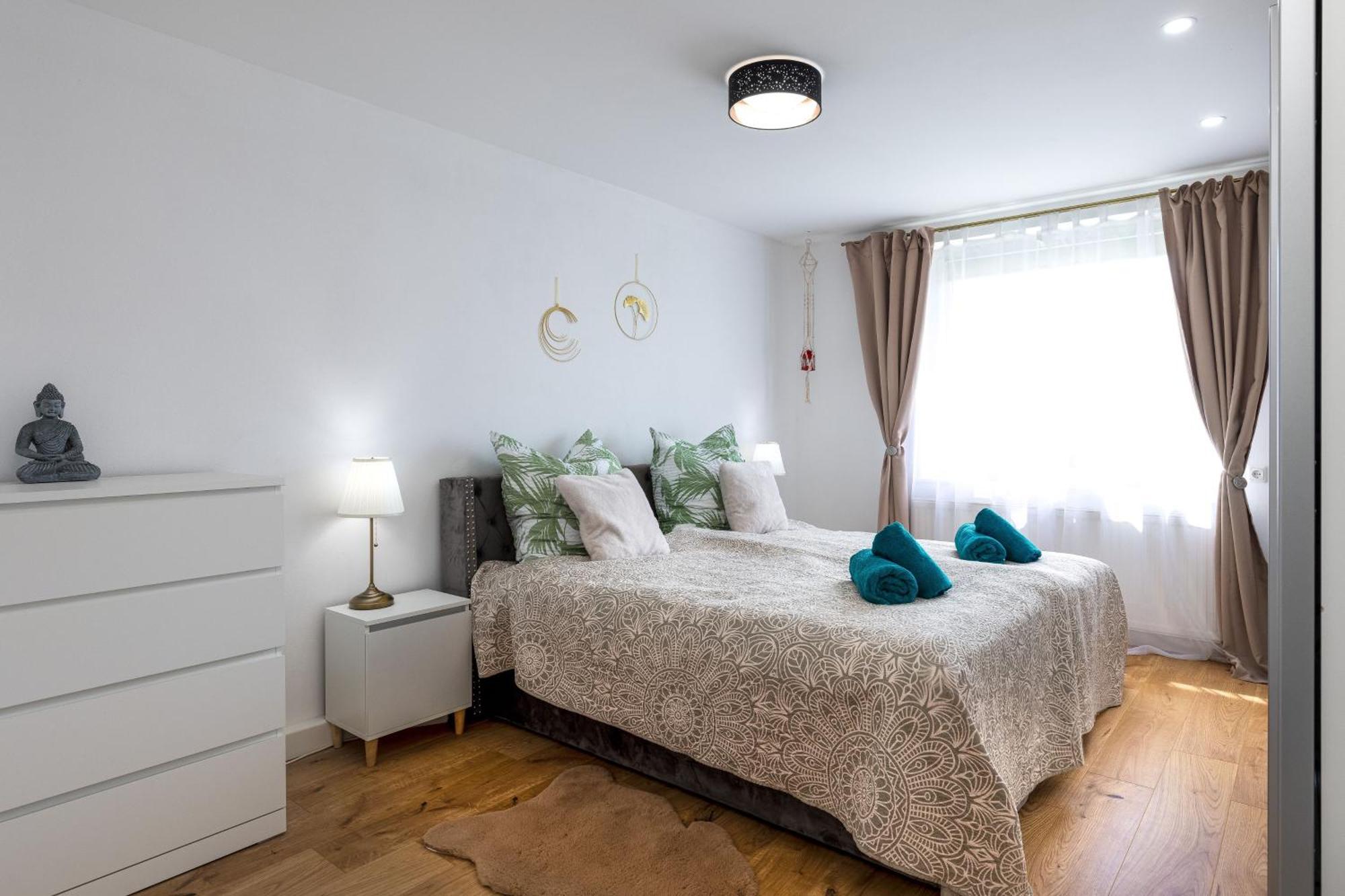 מונטבאור Schoenes, Modernes Apartment Mit Zwei Schlafzimmern - Zentral Mit Balkon Fuer 6 Personen מראה חיצוני תמונה